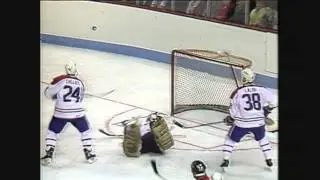 #ThrowBackThursday: Amazing stick save by a diving Patrick Roy