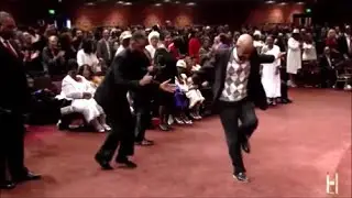 Kurt Carr And The Kurt Carr Singers Praise Break At West Angeles COGIC Mortgage Burning Service!