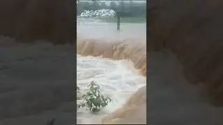 People stuck in floods telangana #heavyfloods #rain #heavyrain #rescue #telangana #telugustatesnews