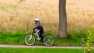 Py&ouml;r&auml;ily video