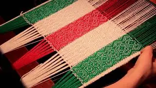 Weaving a Christmas table runner