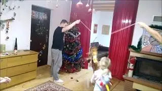 Разбиваем пиньяту ЗВЕЗДА. Star pinata smashing
