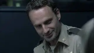 El grupo conoce a Edwin Jenner | Clip 2/7 | The Walking Dead Temporada 1 Cap&iacute;tulo 6 Castellano