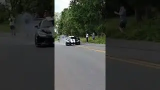 Lamborghini Aventador SVJ and dodge viper ACR do crazy/sketchy things leaving the car show￼