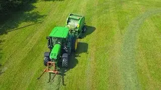 2.  Schnitt Pressen 2018 mit John Deere und McHale