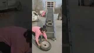 The belt conveyor can load and unload tires easily
