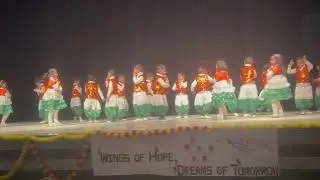 LKG students performing mere desh ki dharti