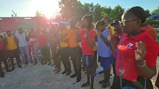 Moment de pri&egrave;re sp&eacute;ciale d'une association de l'&eacute;glise du Dieu Vivant de j&eacute;r&eacute;mie.