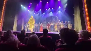 Ronja r&ouml;vardotter teater p&aring; Intiman appl&aring;dtack