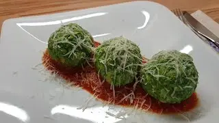 Bärlauchknödel mit Tomatensauce und Parmesan🍅🌱