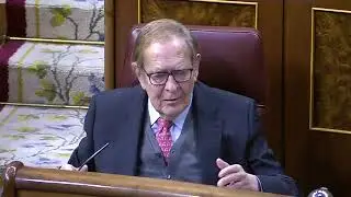 Ram&oacute;n Tamames interrumpe el discurso de Pedro S&aacute;nchez