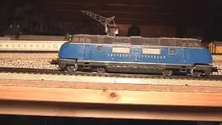 M&auml;rklin - Trix V 200 langsam.mp4