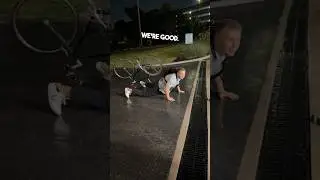 This guy failed on his bike 😂