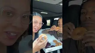 Мы сошли с ума от пончиков в шоколадной глазури от Krispy Kreme.