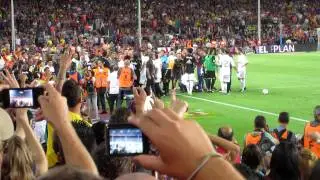 Mourinho Pokes Barcelona assistant in eye