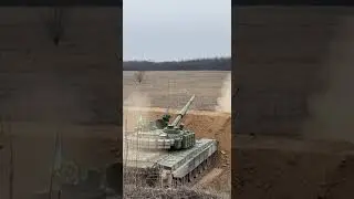 Tank taking the Dirt Bath😁#tanks#military#army#usa#russia#ukraine#warzone#war