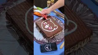 An easy way to draw a design on a cake using a projector 🎂
