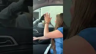 Борьба за переднее сиденье 😂!! #шорты