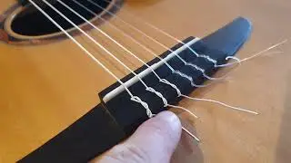 Changer les cordes d'une guitare classique