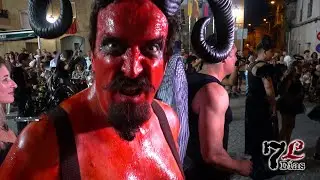 Un desfile de carrozas diabólicamente alegre y divertido en Librilla