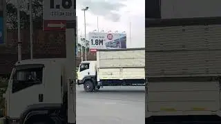 Enak banget belok nya truk Isuzu ini