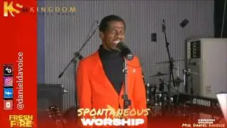 NIGERIAN GOSPEL MIN. DANIEL DAVOICE IN SPONTANEOUS WORSHIP 