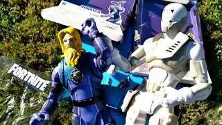Fortnite Fridays! Scratch + Scuba Jonesy! Legendary Series Figures by Jazwares!