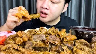 EATING PORK INNARDS (PORK INTESTINES & PORK LIVER) PORK CURRY || NORTHEAST INDIA