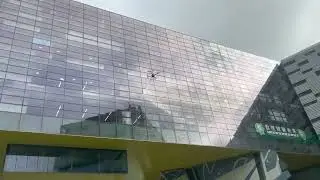 chill day to make the building cleaning~#jiusi #D15R #cleaningdrone #windowcleaning