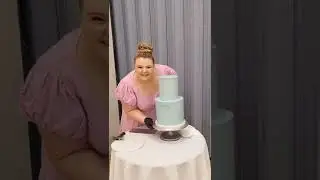 Have you ever tried this different way to stack a cake? Cake stacking demo💕