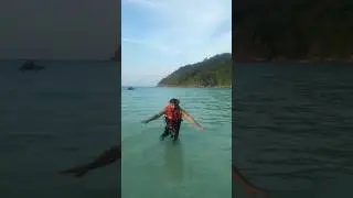 swimming in sea #swimming #redang #island #routine #travel #youtubeshort #ytshort #lifejacket