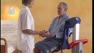 Alenti Hygiene Lift Chair In Service - Using the Scale | Hygiene | Arjo Global