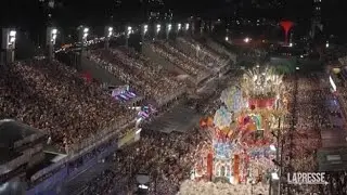 Brasile, a Rio impazza il Carnevale: spettacolo al Sambodromo