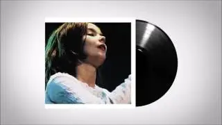 Björk - Human Behaviour (Live)