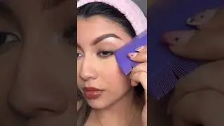 comb eyeliner hack 😳|#shorts #makeup #hack #beauty #trending