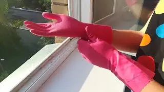 MAID SMOKING IN TIGHT RUBBER GLOVES