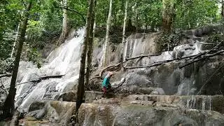 Air Terjun Bumbula Kapontori, di Pulau Buton Sulawesi Tenggara