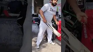Cricket bat unboxing... Truimph #indiancricketteam #bestbat #viralvideo #viratkohli #vanscricket