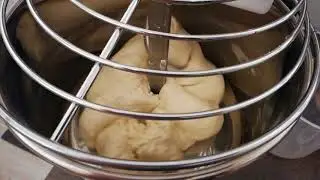 Impasto per pizza per casa o per business con impastatrice a spirale