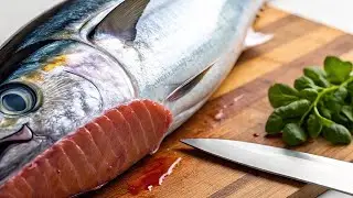 Process cutting & fillet yellowfin Tuna fresh use knife sharp,
