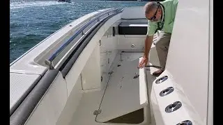 World Cat 400 CCX Center Console Fishing Boat