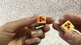 Игрушки: игральные кости, игральные кости с прорезями, игральные кости на 12.