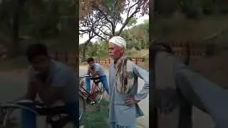 Buddha Gali dete hue