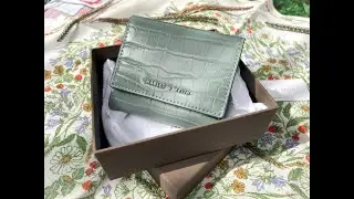 UNBOX📦✨ Charles & Keith Croc-effect short wallet | sage green🍃