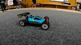 Brushless Mini Z Buggy 8500 Carpet try-out, with 3-5 ft jumps with pnracing tires