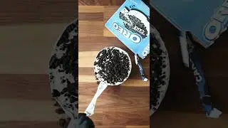 squeezing oreo cake #asmr
