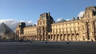 Le Louvre, calm and peaceful.