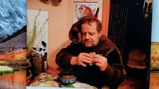 Walter Beitlberger and our cat Nakai enjoying breakfast together! #abyssiniancat