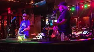 2023 08 17 22 17 57 Sonoramics at The Fling Cocktail Lounge, Santa Ana, California.