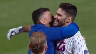 J.D. Martinez Hits a Walk-Off Homer